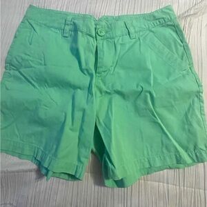 Columbia‎ women’s green flat front shorts size 8 5 inch inseam